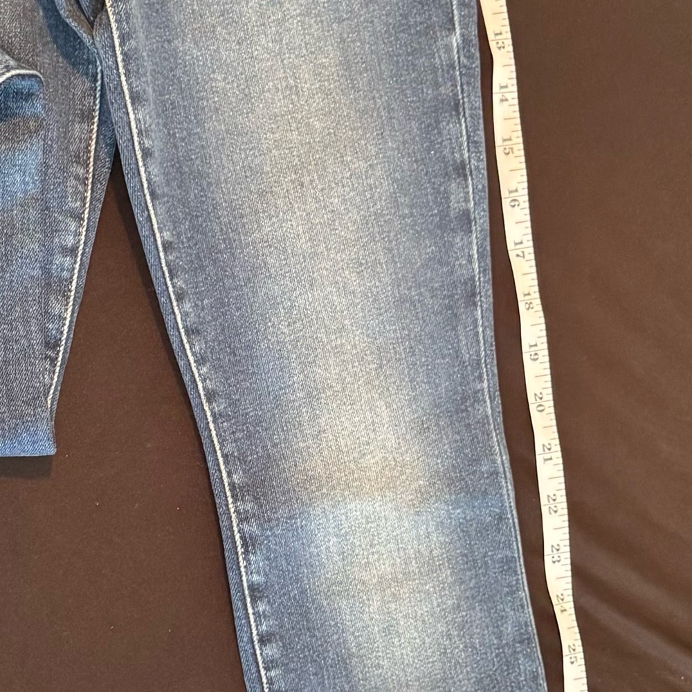 Good American High Rise Blue Jeans with Vintage-Inspired Look - Picture 4 of 4